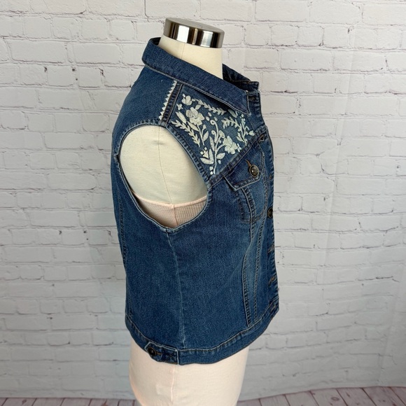 Ruff Hewn Blue Denim Vest with White Floral Accents - Picture 4 of 10
